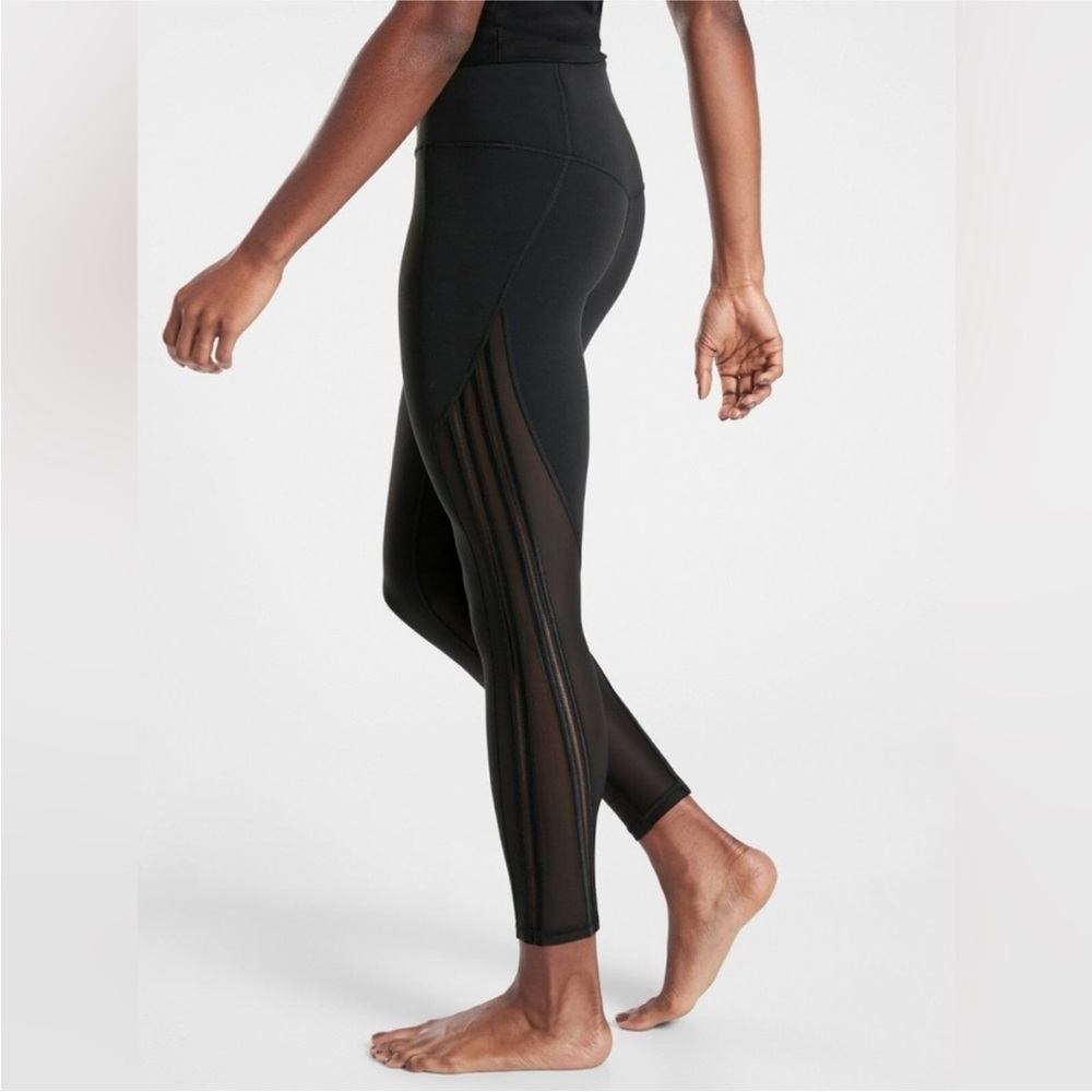 Athleta shakti mesh 7/8 tight leggings in black size small.